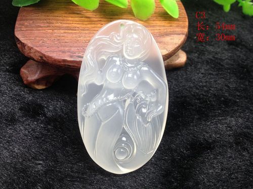 天然玛瑙玉髓裸女吊坠 白玉髓美人鱼挂件的艺术之美与选择指南
